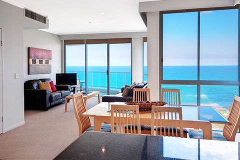 Pacific Views Resort - Main Beach - Hotel Accommodation 0