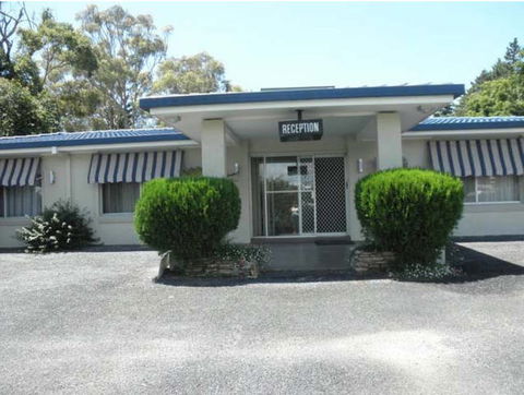 Pine Lodge Motel - Hotel Accommodation 1