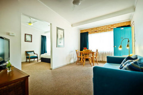 Premier Motor Inn - Hotel Accommodation 6