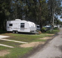 Riverside Caravan Park - Hotel Accommodation