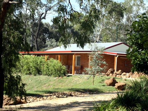 Rubyvale Motel & Holiday Units - Hotel Accommodation 2