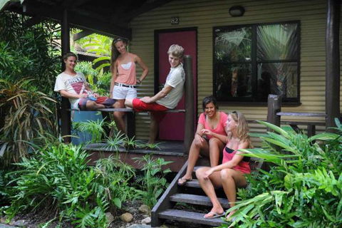 Airlie Beach Magnums Backpackers - Hotel Accommodation 2