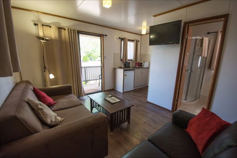 Daly Waters Historic Pub - Hotel Accommodation 12