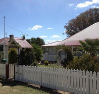 Tenterfield Luxury Historic c1895 Cottage - Hotel Accommodation