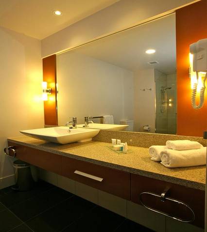 The Colmslie Hotel Suites & Conference Centre - Hotel Accommodation 1