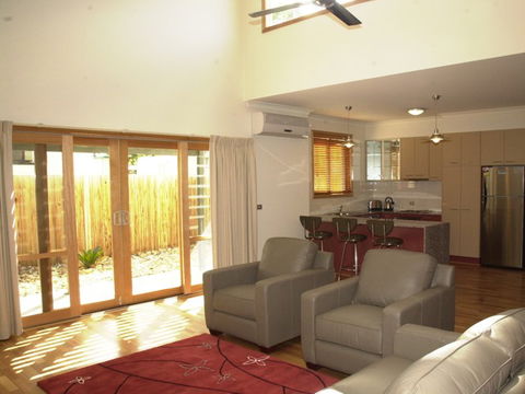 The Lakes Apartments - Hotel Accommodation 4