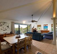 The Retreat Beach Houses - Hotel Accommodation