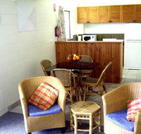 Ti Tree Holiday Apartments - Hotel Accommodation