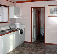 Wagga Wagga Beach Caravan Park - Hotel Accommodation