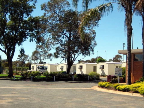 West Wyalong Caravan Park - Hotel Accommodation 0