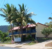 Whitsunday Waterfront Apartments - Hotel Accommodation