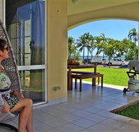 Absolute Beachfront Apartment - Hotel Accommodation