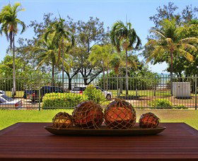 Absolute Beachfront Apartment - Hotel Accommodation 1