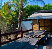Lazy Lizard Caravan Park - Hotel Accommodation