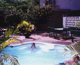 Palm Court Kookaburra Backpackers - Hotel Accommodation 2