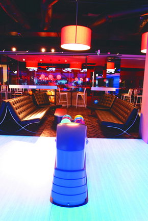 Strike Bowling Bar - CBD - Hotel Accommodation 3