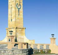 Fremantle War Memorial - Hotel Accommodation