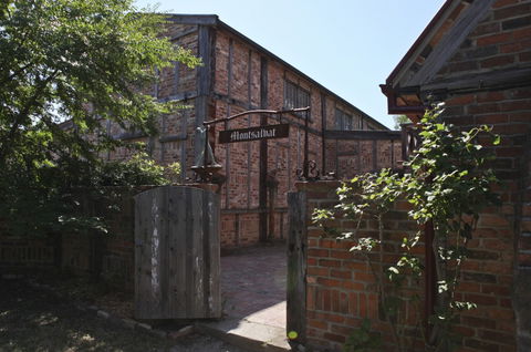 Montsalvat - Hotel Accommodation 1