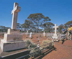 Coolgardie Cemetery - Hotel Accommodation 0