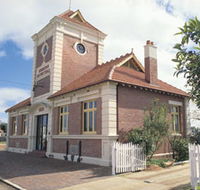 Merredin Town Hall - Hotel Accommodation