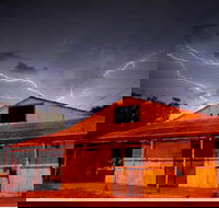Red Dirt Photographic Gallery - Hotel Accommodation