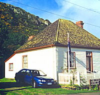 Joe Lyons Cottage - Hotel Accommodation