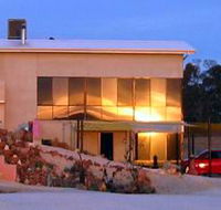 Mt Surmon Wines - Scarlattis Gallery - Hotel Accommodation