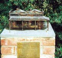 Sculpture Of Beetaloo Reservoir Hotel - Hotel Accommodation