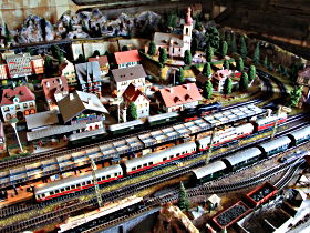 Tudor Court Model Village And German Model Train World - Hotel Accommodation 0