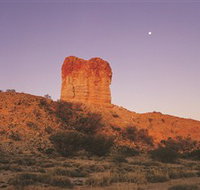 Chambers Pillar Historical Reserve - Hotel Accommodation
