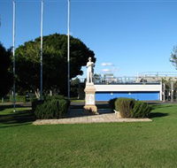 Oxley War Memorial - Hotel Accommodation