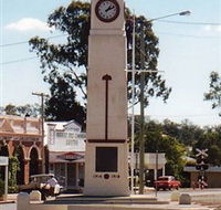 Goomeri War Memorial Clock - Hotel Accommodation
