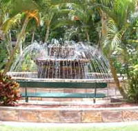Bauer and Wiles Memorial Fountain - Hotel Accommodation