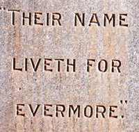 Blackall War Memorial and Memorial Seat - Hotel Accommodation