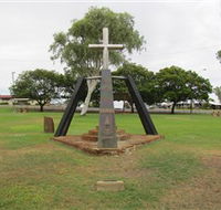 Richmond War Memorial - Hotel Accommodation
