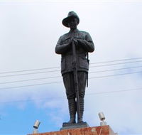 Charters Towers Memorial Cenotaph - Hotel Accommodation