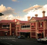 Historic Walk Through Mort Estate - Hotel Accommodation