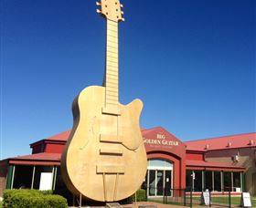 Big Golden Guitar Tourist Centre - Hotel Accommodation 1