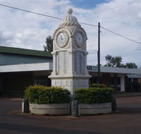 Barcaldine War Memorial Clock - Hotel Accommodation