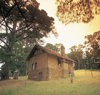 Heysen - The Cedars - Hotel Accommodation