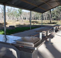 Yanga Woolshed picnic area - Hotel Accommodation