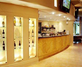 Finz Restaurant And Bar - Hotel Accommodation 0