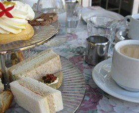 Afternoon Tea At Burnett House - Hotel Accommodation 2