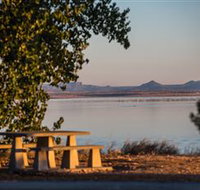 Fairbairn Dam Lake Maraboon - Hotel Accommodation