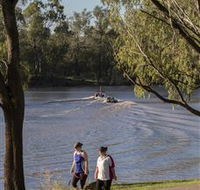 St George Riverbank Walkway - Hotel Accommodation
