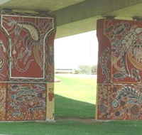 Cowra Bridge Pylons - Hotel Accommodation