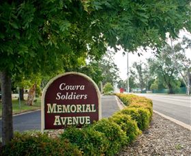 Memorial Avenue In Cowra - Hotel Accommodation 0