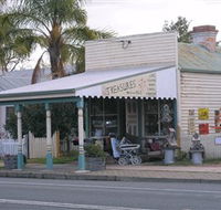 Lady Gails Bookshop and Curios - Hotel Accommodation