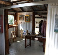 Tin Shed Gallery - Hotel Accommodation
