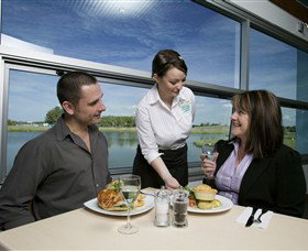 Port Of Brisbane Visitors Centre - Hotel Accommodation 2